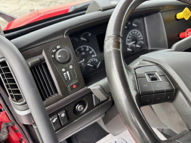 2024 Volvo - image 9