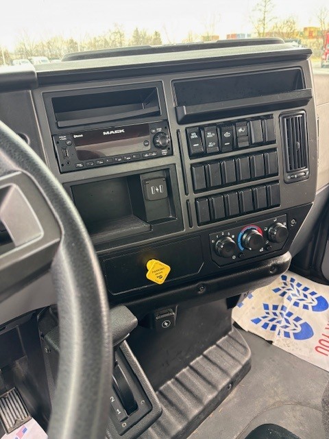 2024 Volvo - image 10