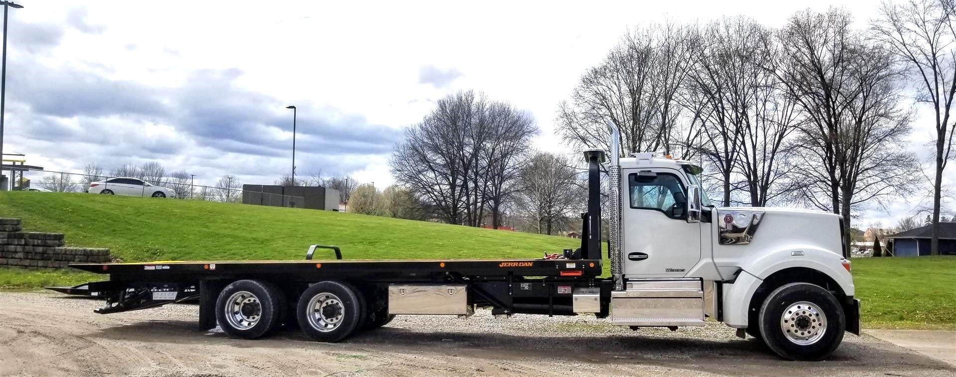 2027 Kenworth W990 - image 3