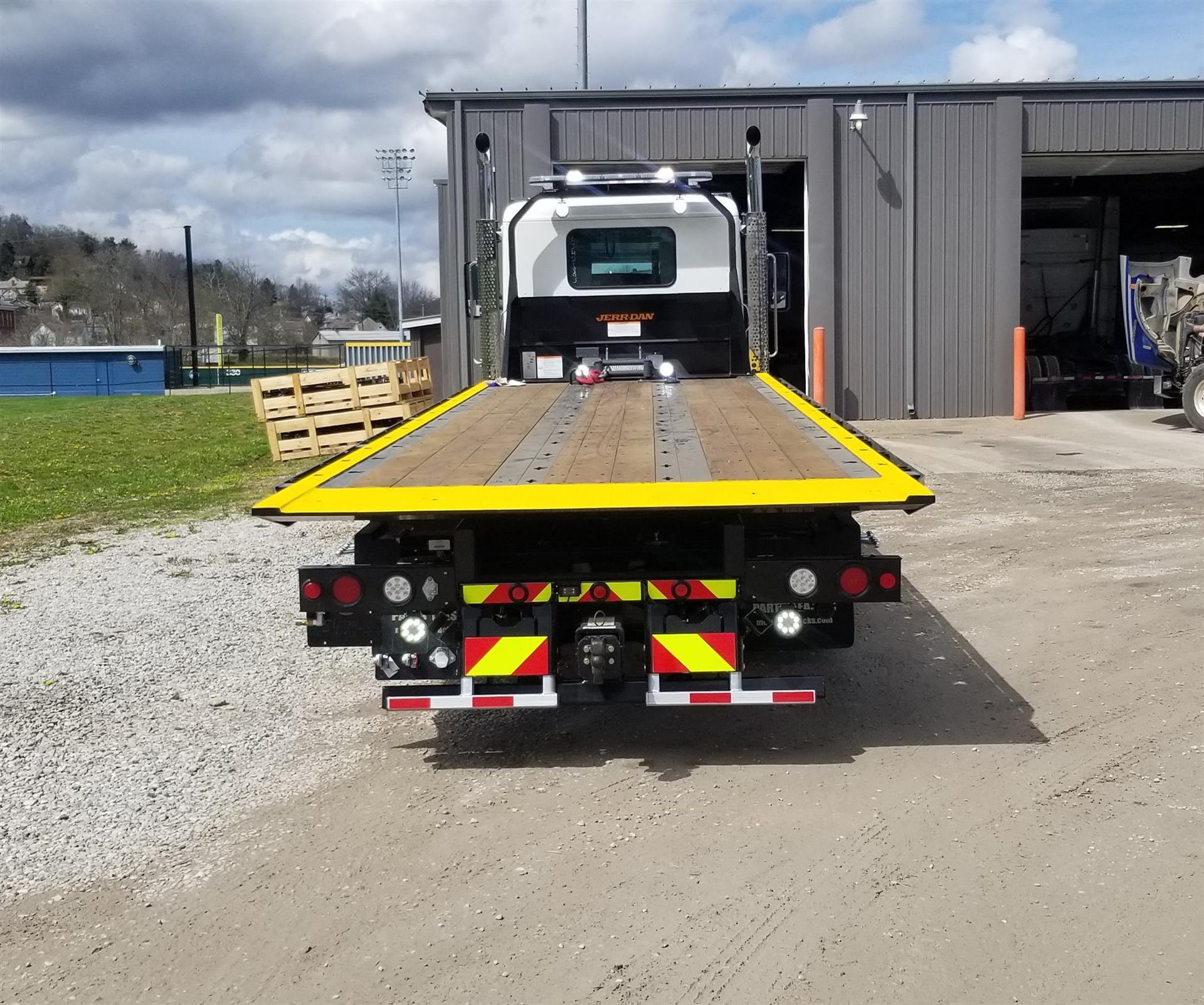 2027 Kenworth W990 - image 4