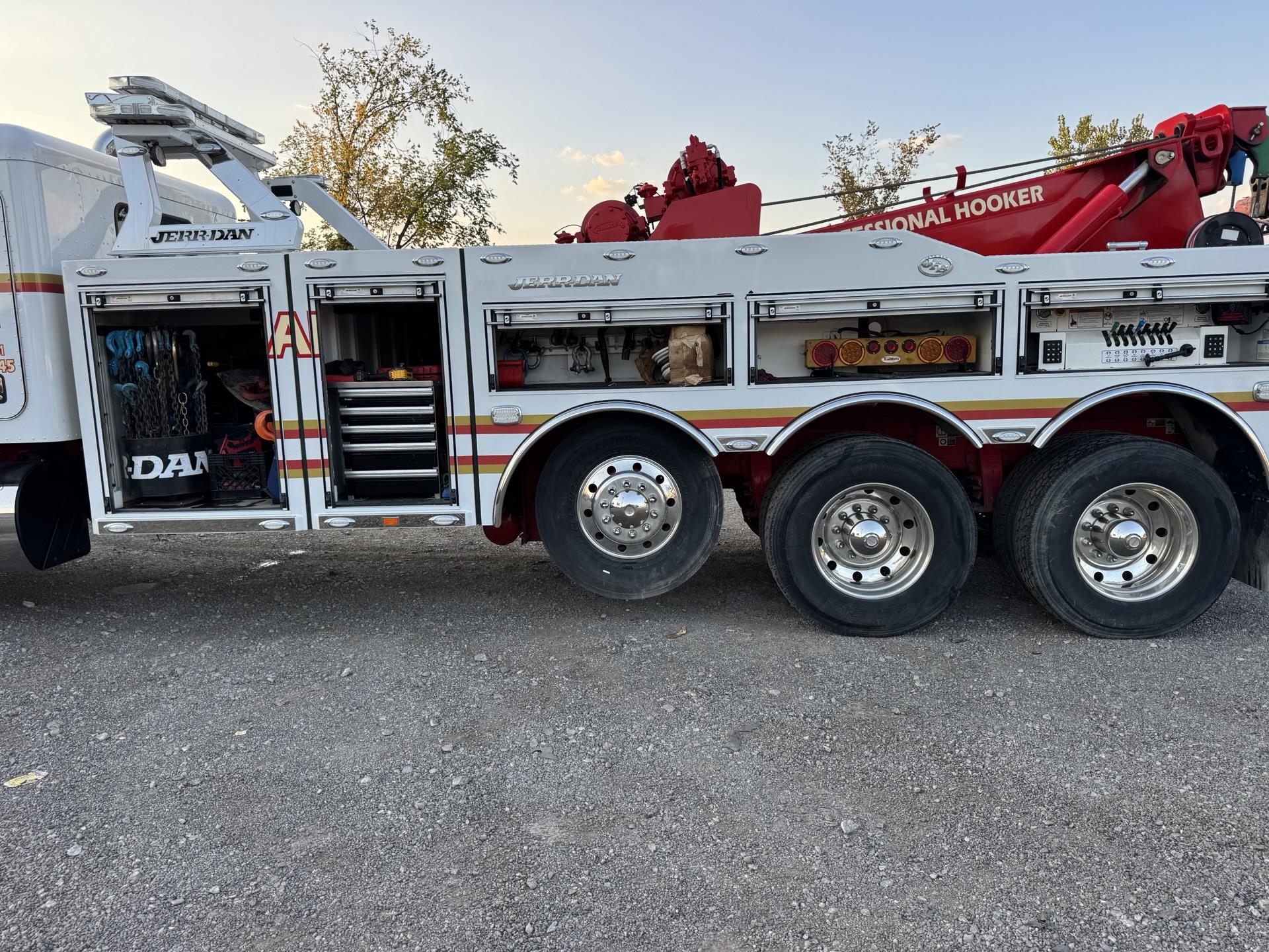 2023 Peterbilt 567 - image 3