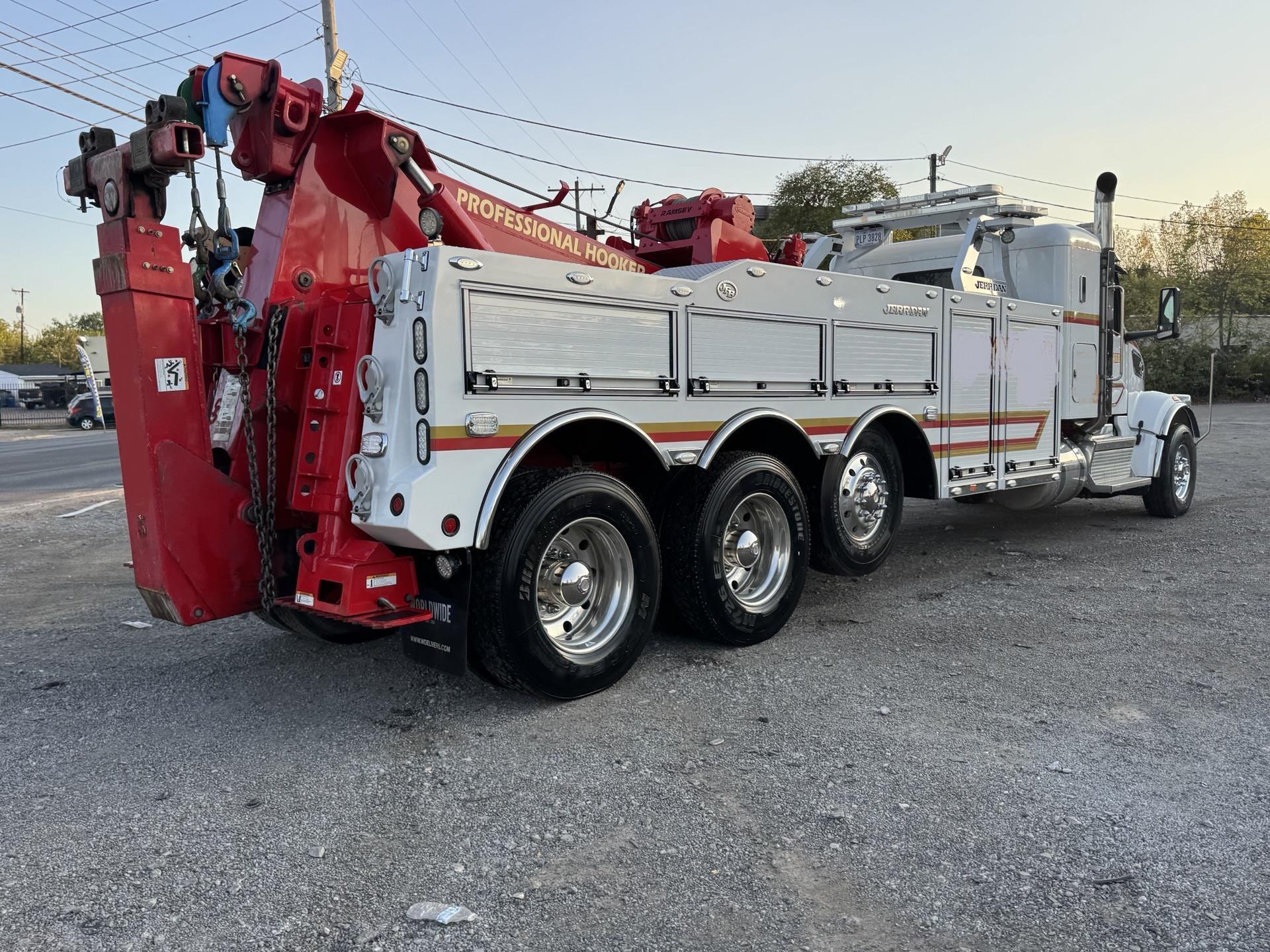 2023 Peterbilt 567 - image 2