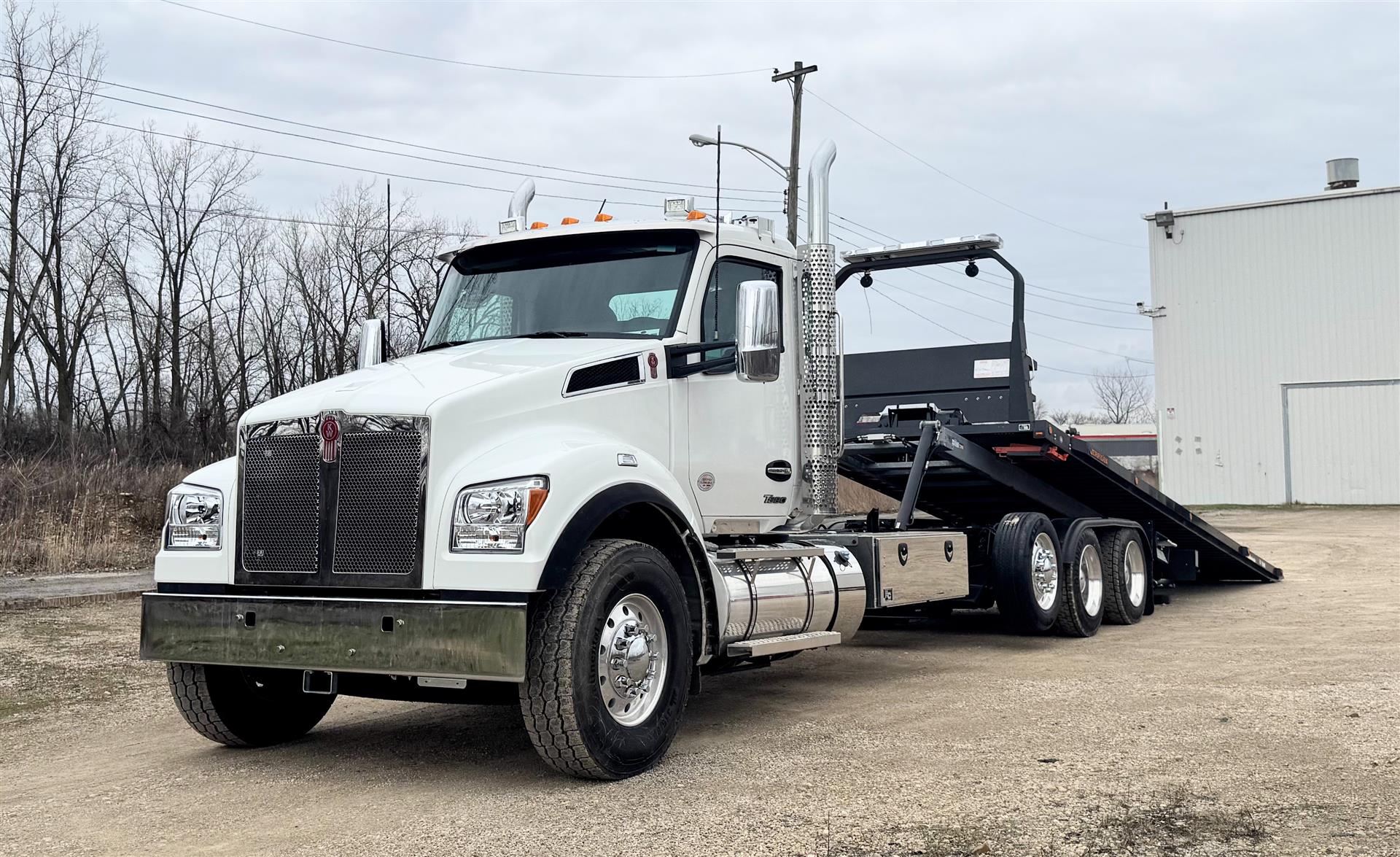 2025 Kenworth T880 - image 17
