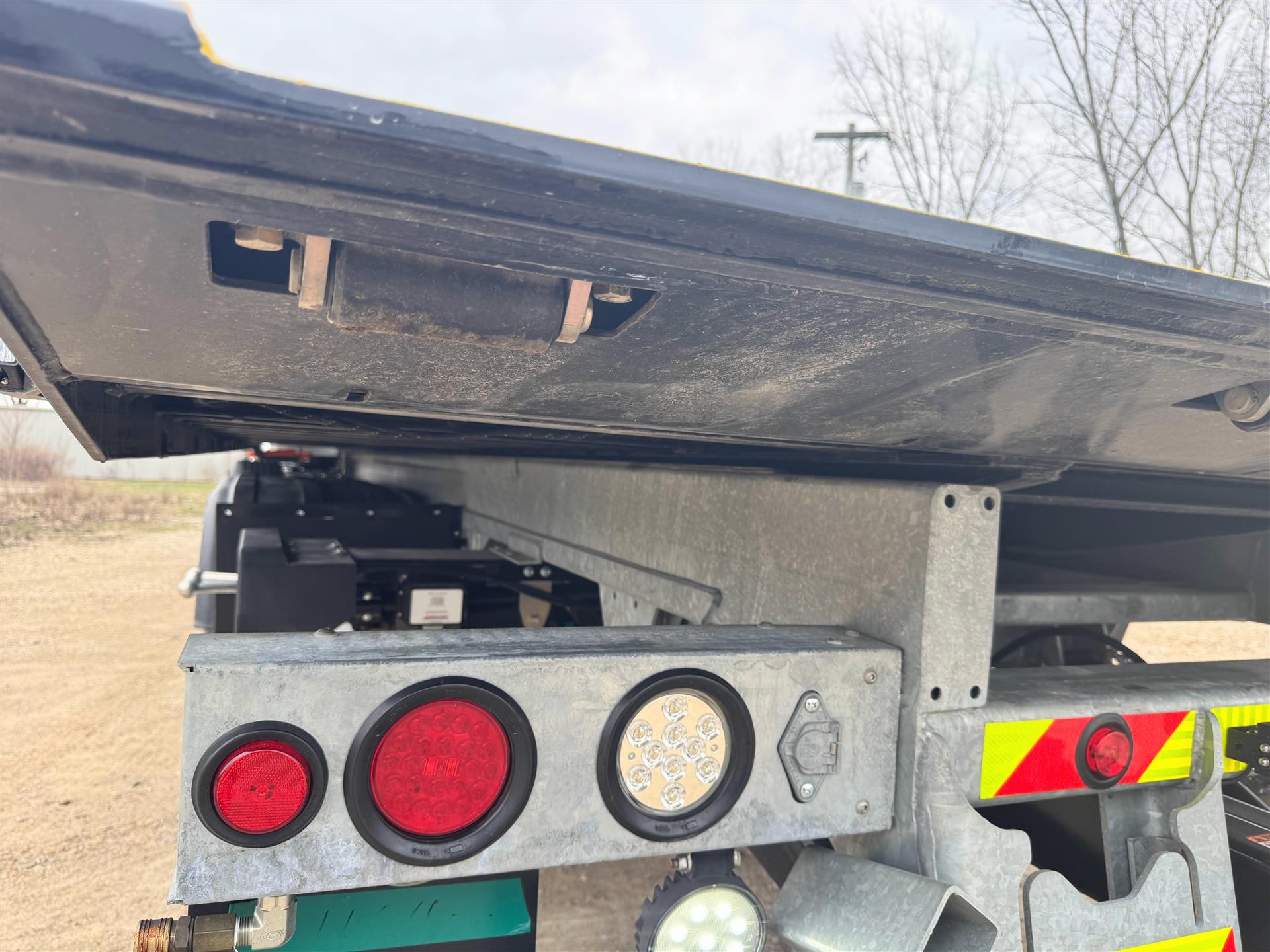 2025 Kenworth T880 - image 14