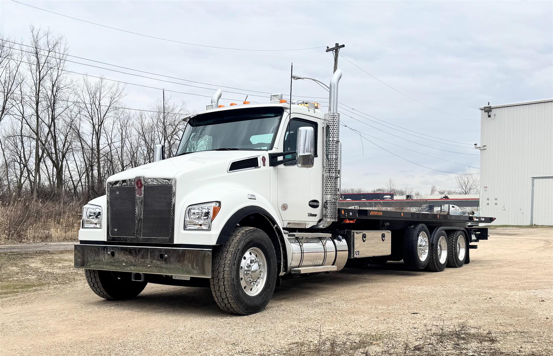 2025 Kenworth T880 - image 32