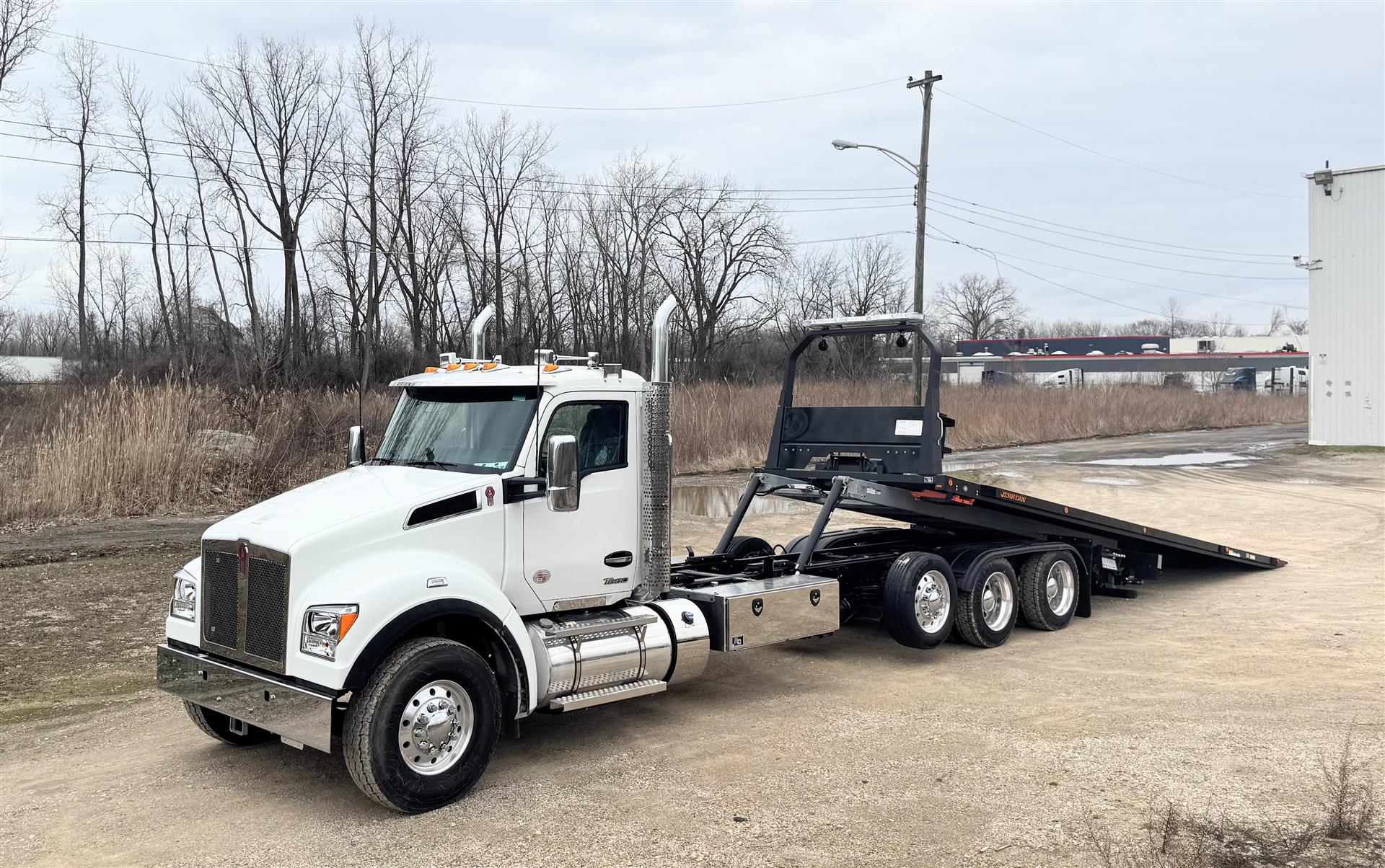 2025 Kenworth T880 - image 18