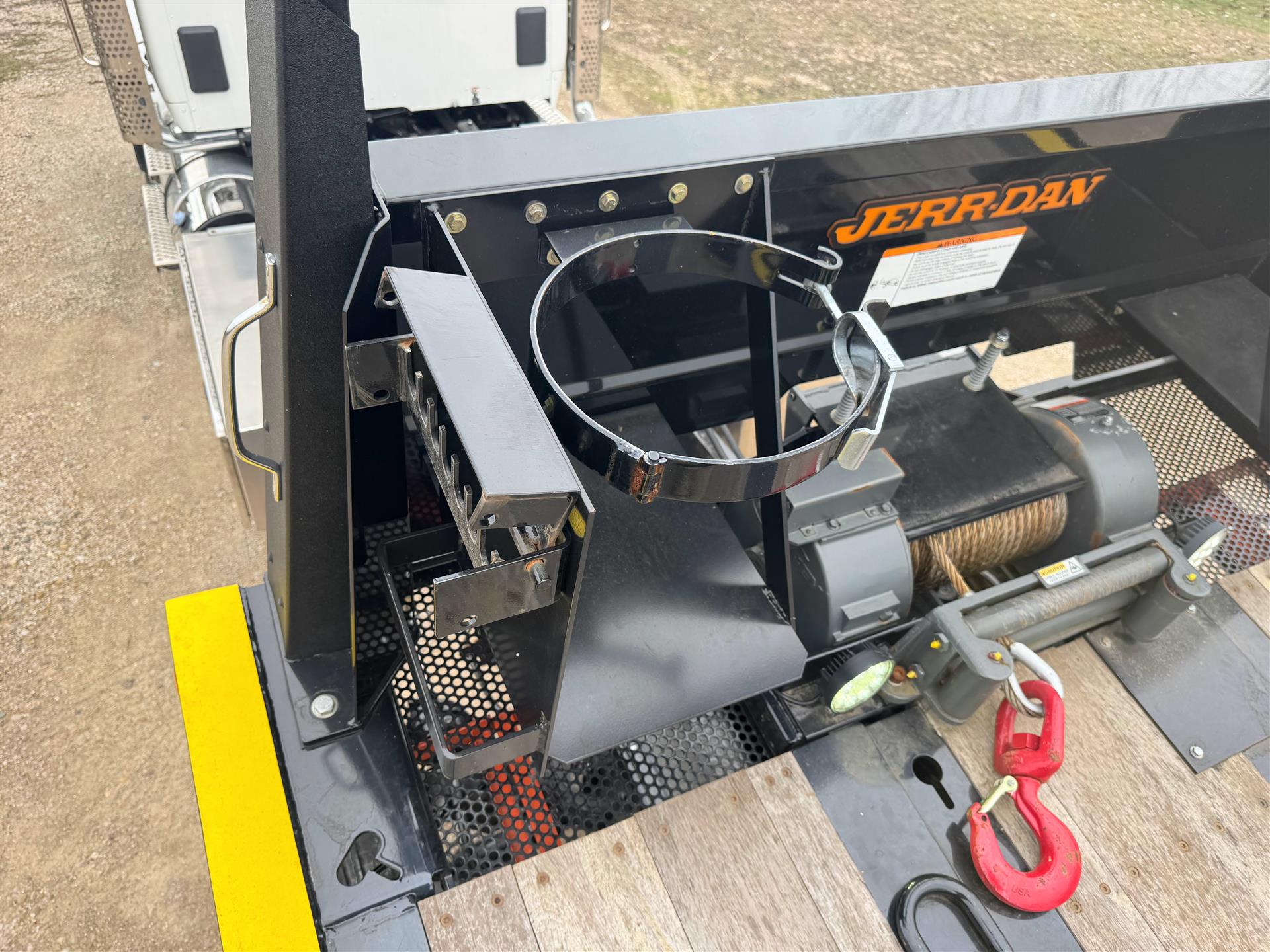 2025 Kenworth T880 - image 26