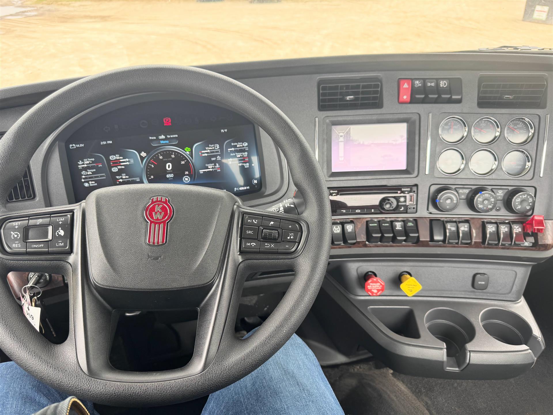 2025 Kenworth T880 - image 27
