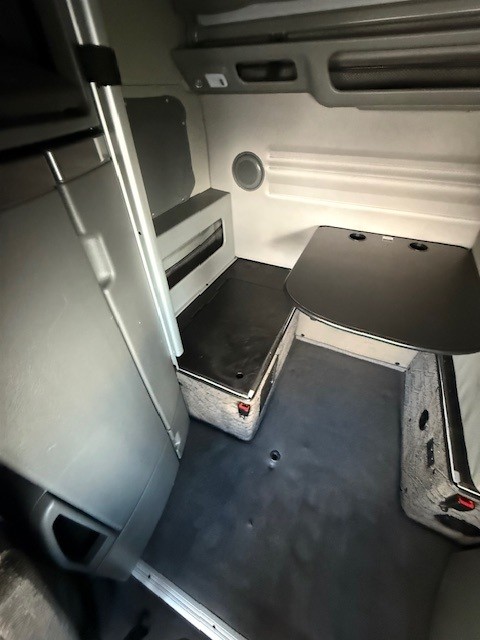 2020 Volvo - image 13