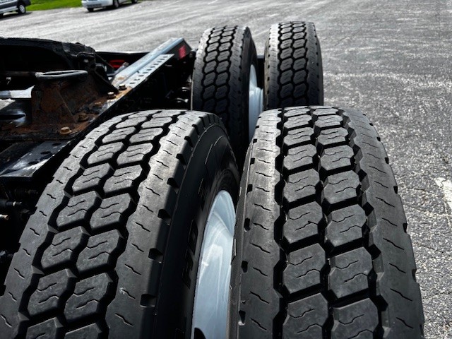 2020 Volvo - image 16