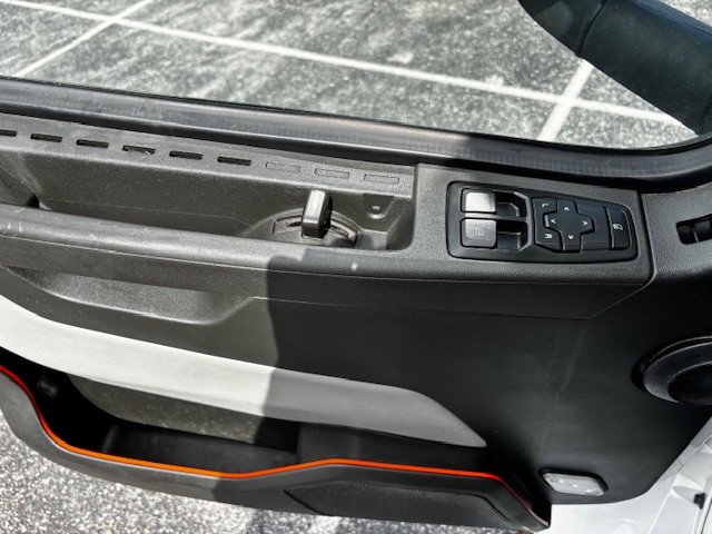 2020 Volvo - image 5