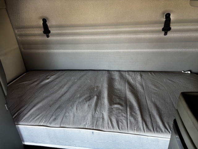 2020 Volvo - image 12