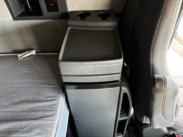 2020 Volvo - image 14