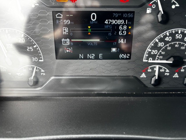 2020 Volvo - image 8