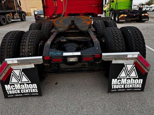 2020 Volvo VNR 660 - image 5