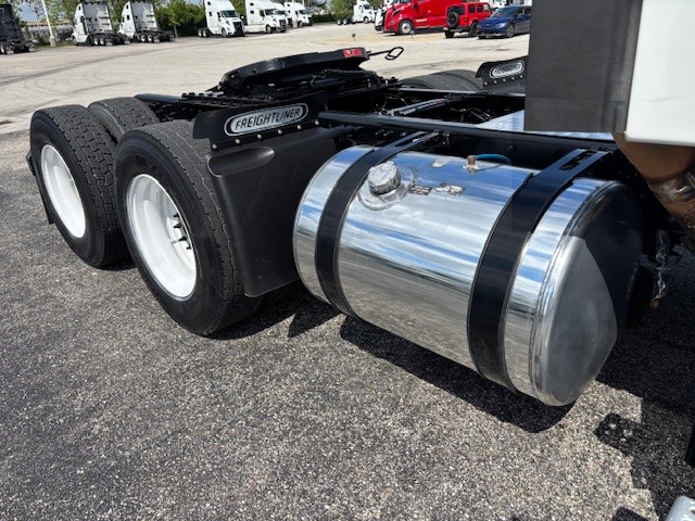 2020 Freightliner Cascadia in Indianapolis, IN — photo 18