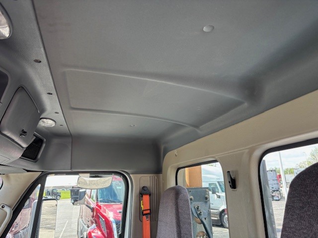 2020 Freightliner Cascadia in Indianapolis, IN — photo 9