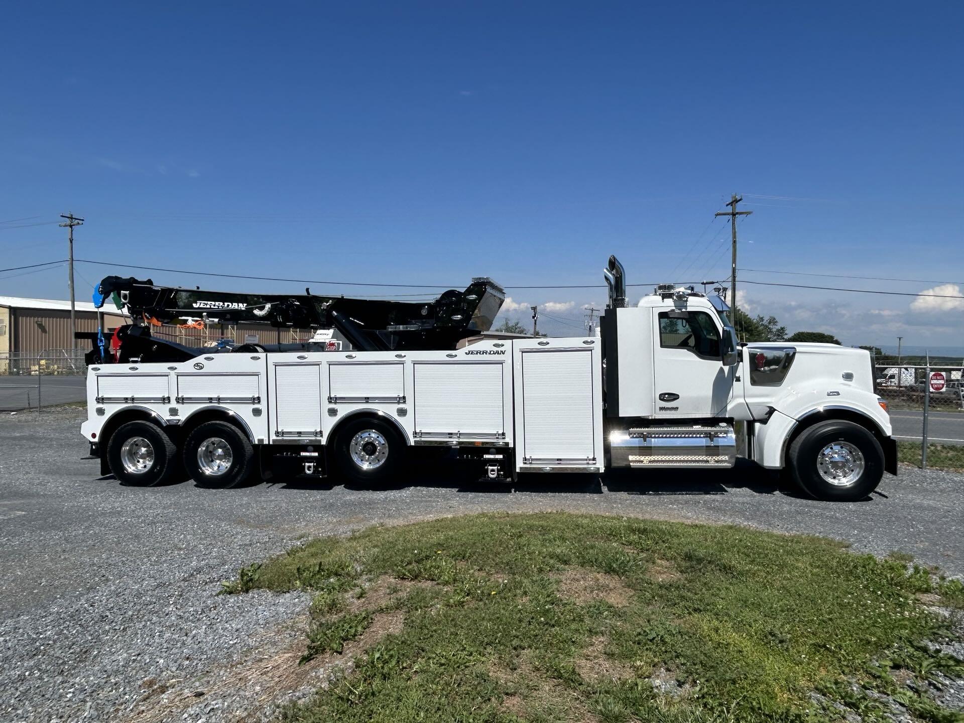 2025 Kenworth W990 in London, OH — photo 3