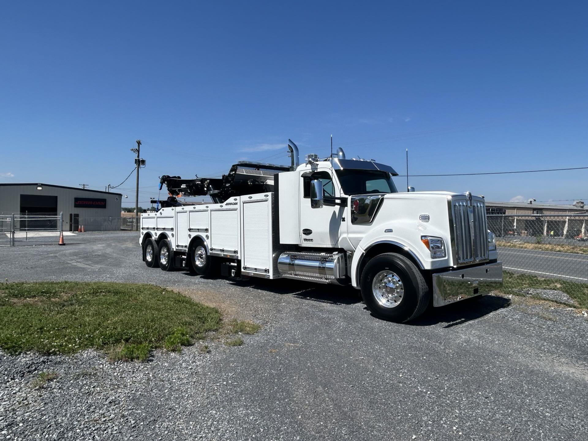 2025 Kenworth W990 in London, OH — photo 2