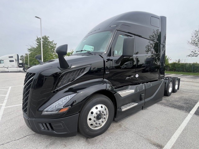 2027 Volvo VNL64T860