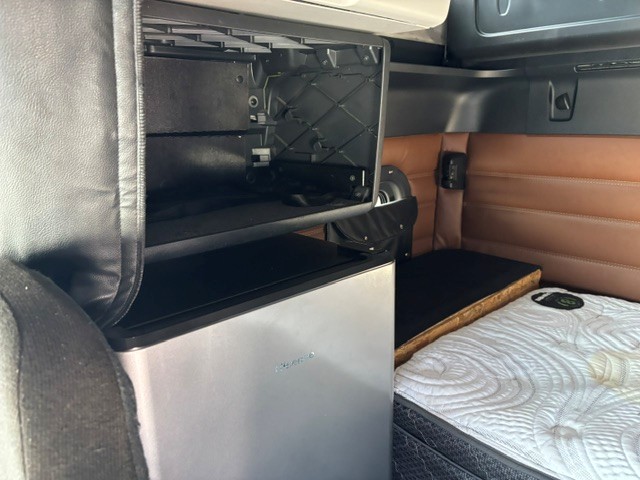 2022 Freightliner Cascadia in Indianapolis, IN — photo 6