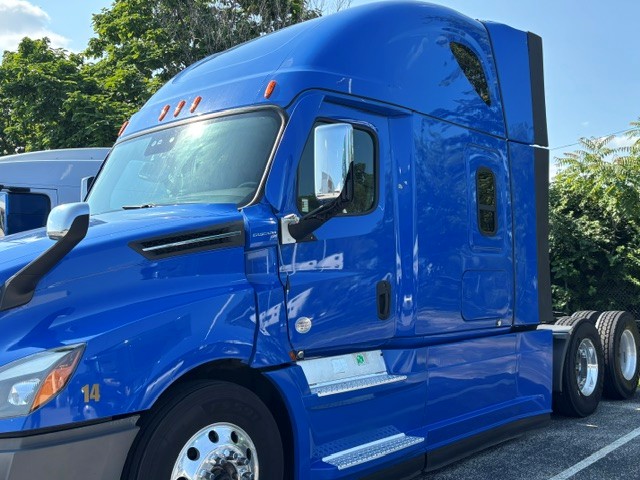 2022 Freightliner Cascadia 126