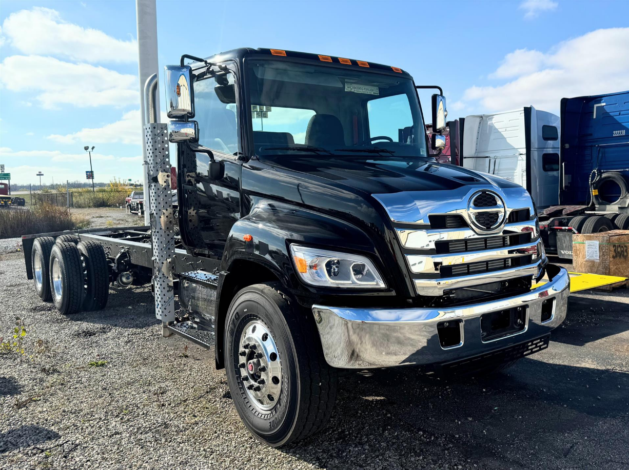 2027 Hino XL8