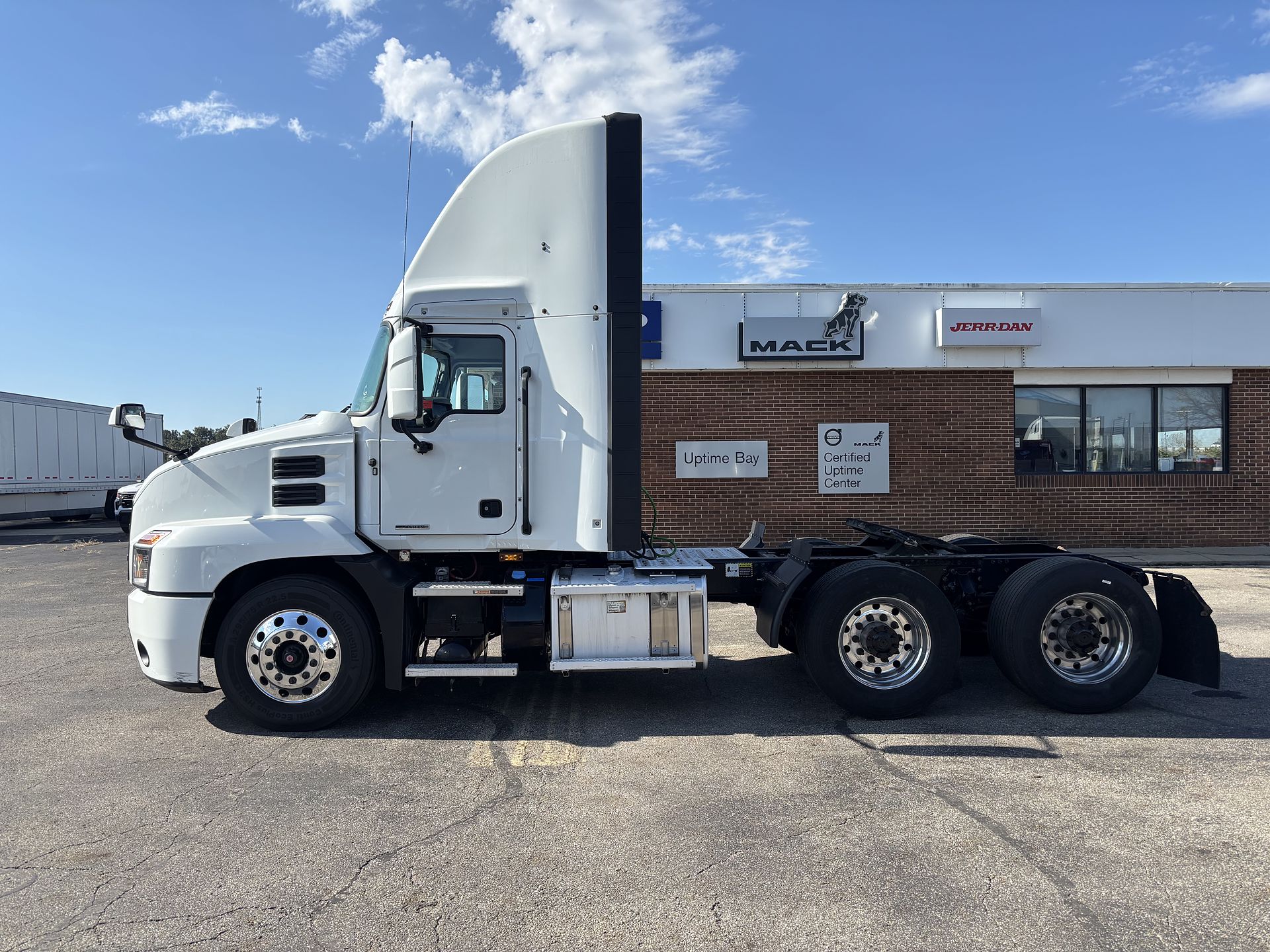 2023 Mack Anthem in London, OH — photo 8