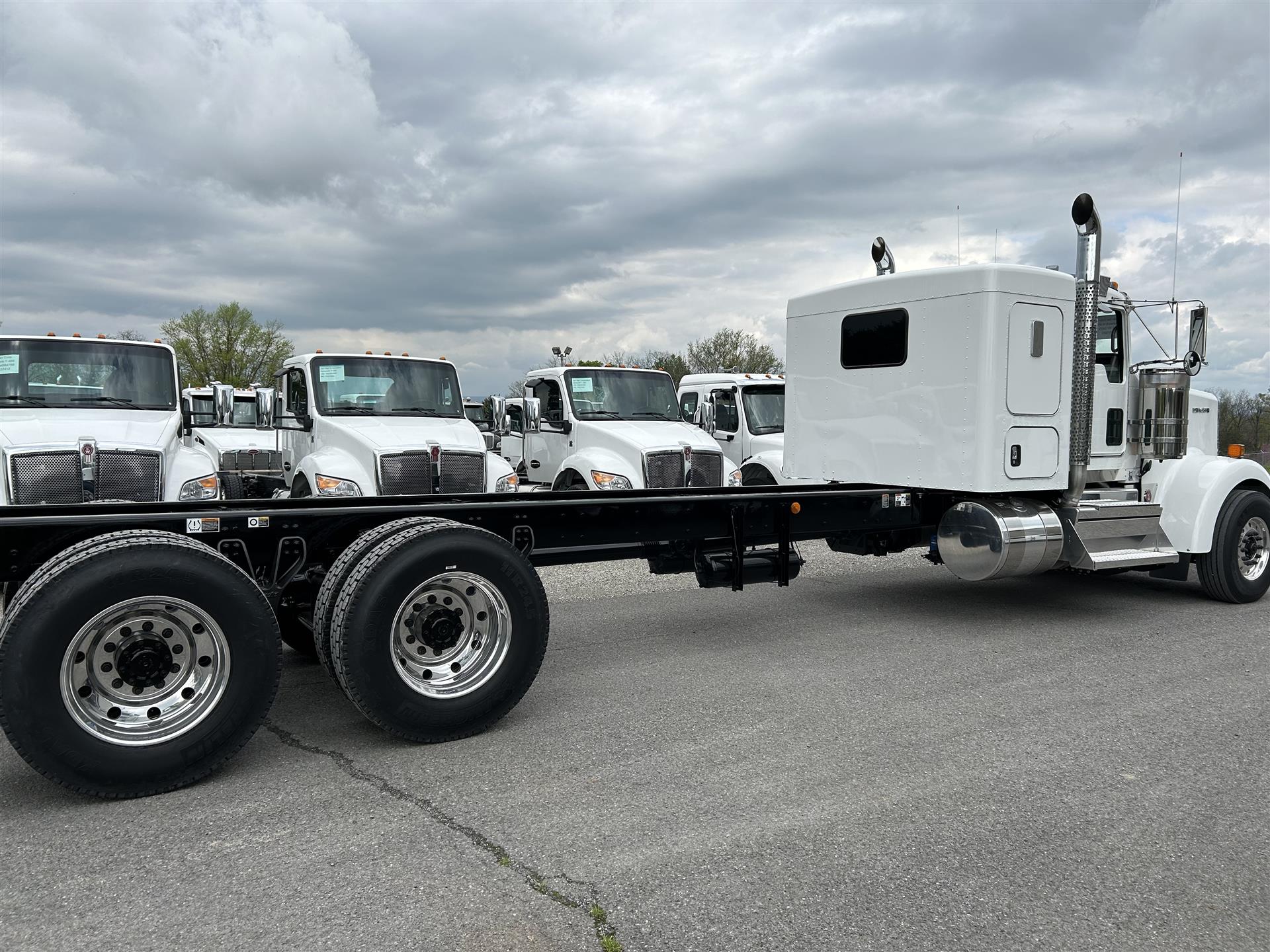 2025 Kenworth W900 in London, OH — photo 2