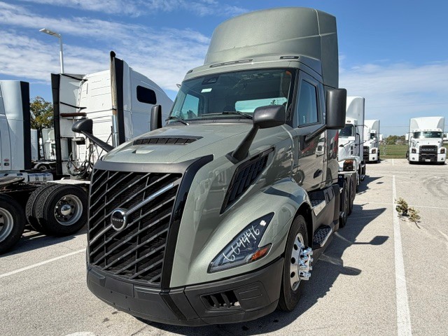 2025 Volvo VNL64T300