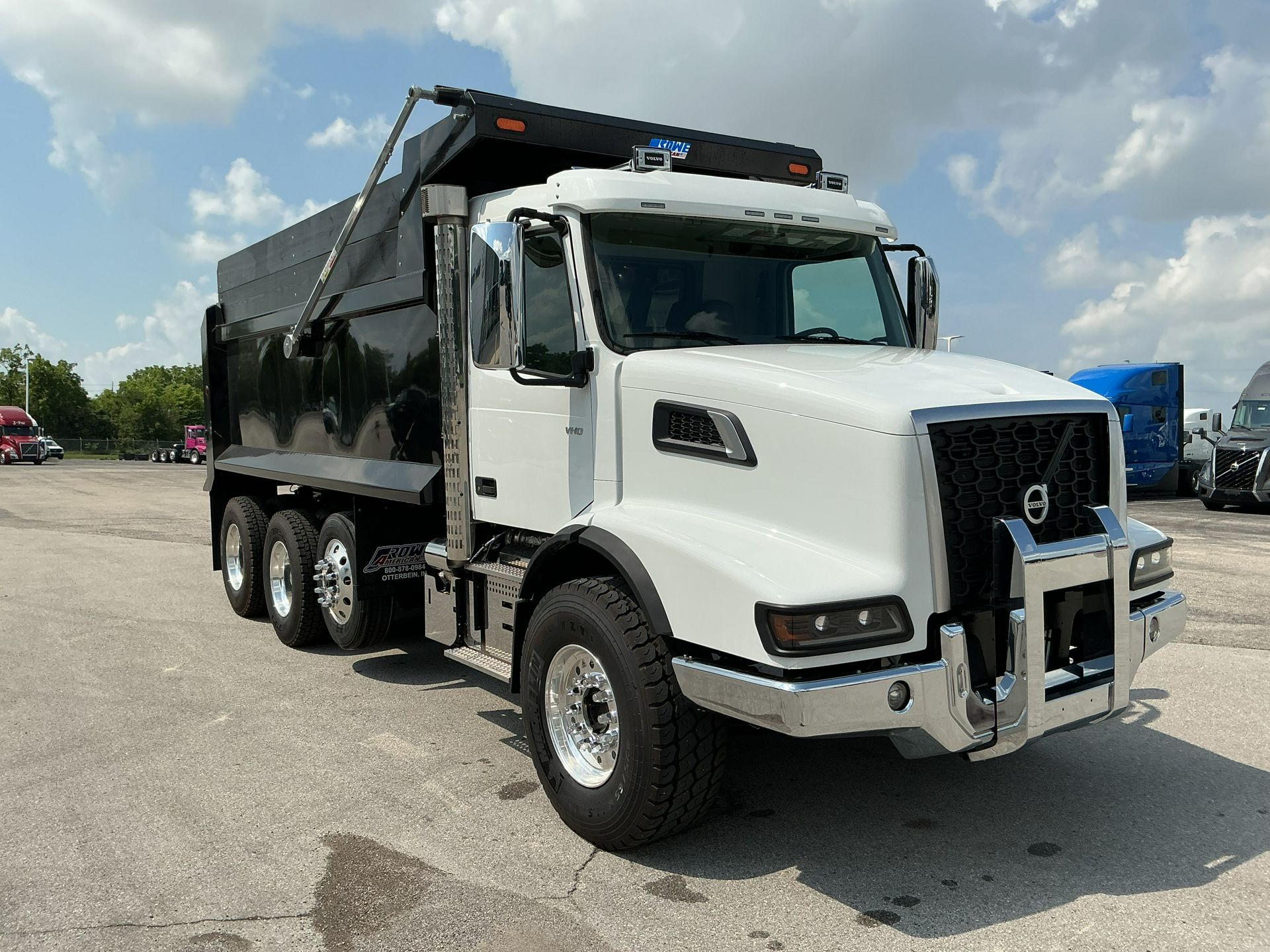 2026 Volvo - image 3