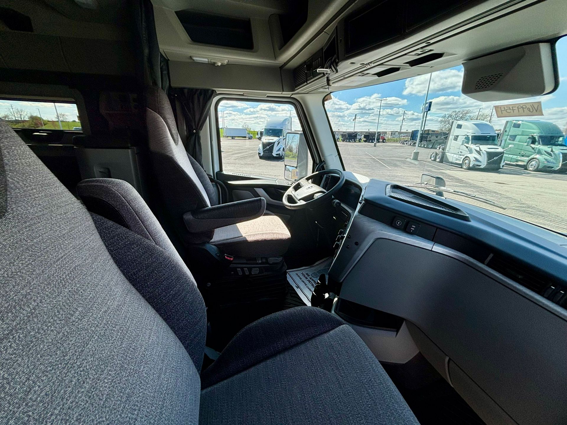 2026 Volvo - image 12