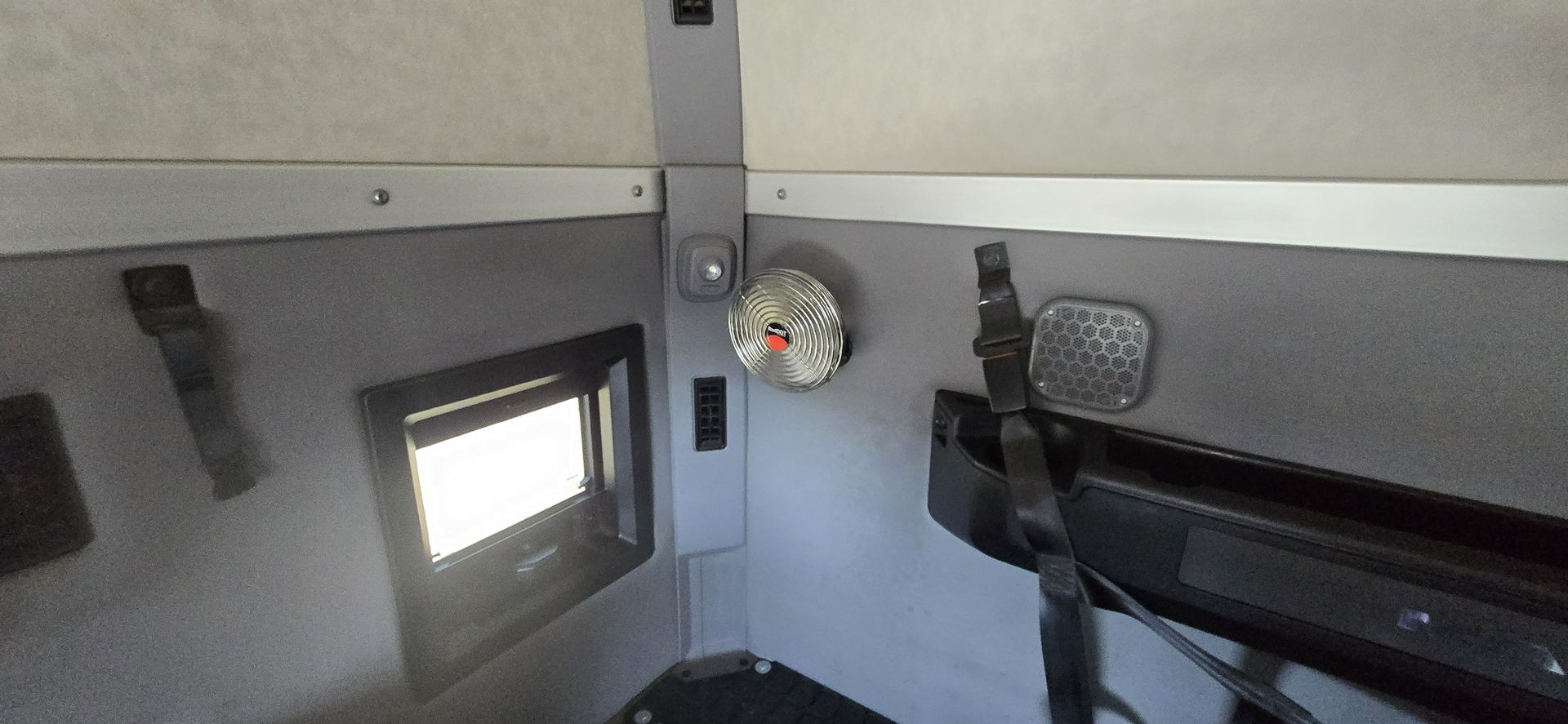 2020 Mack Anthem - image 41