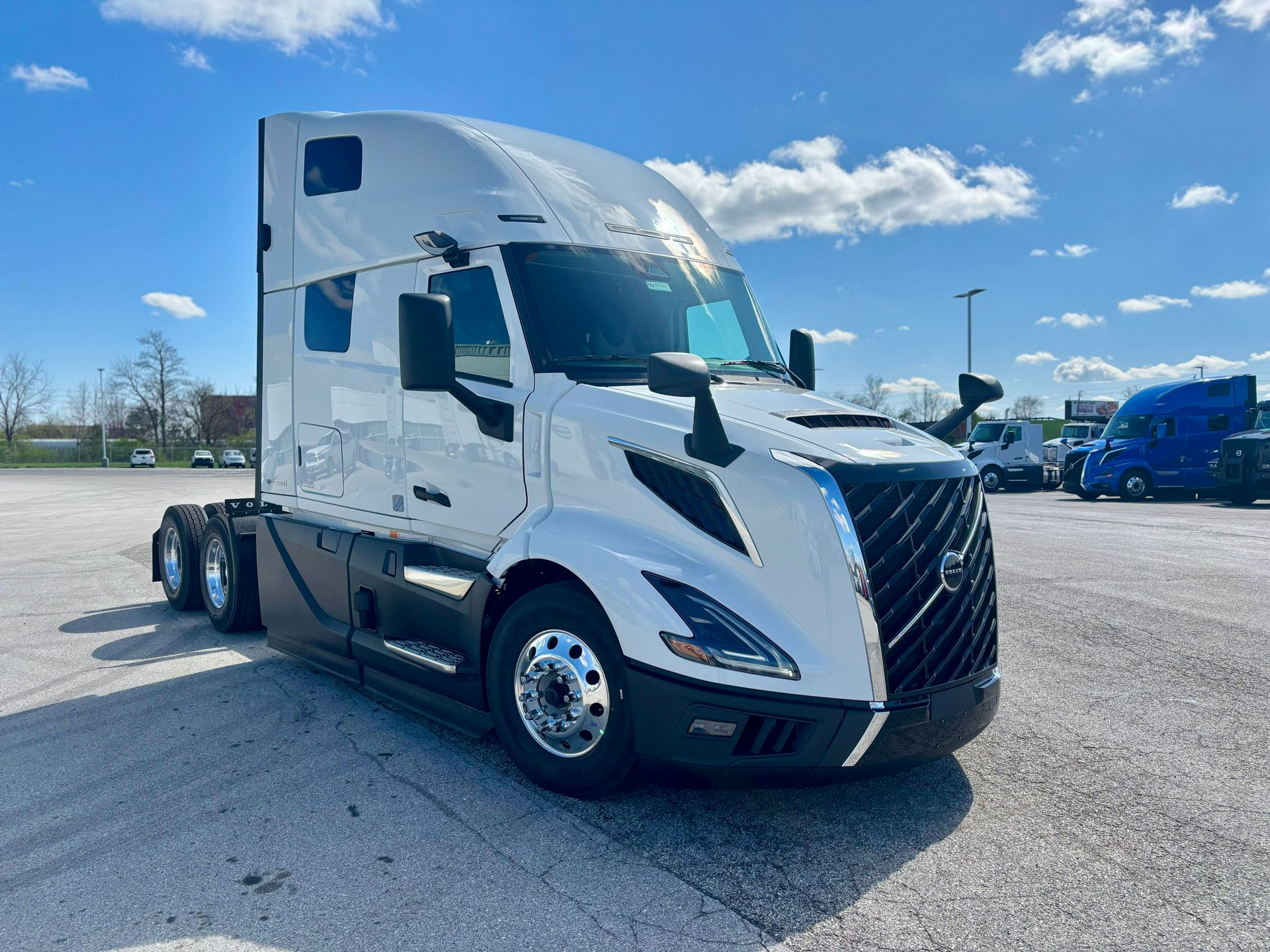 2026 Volvo - image 3