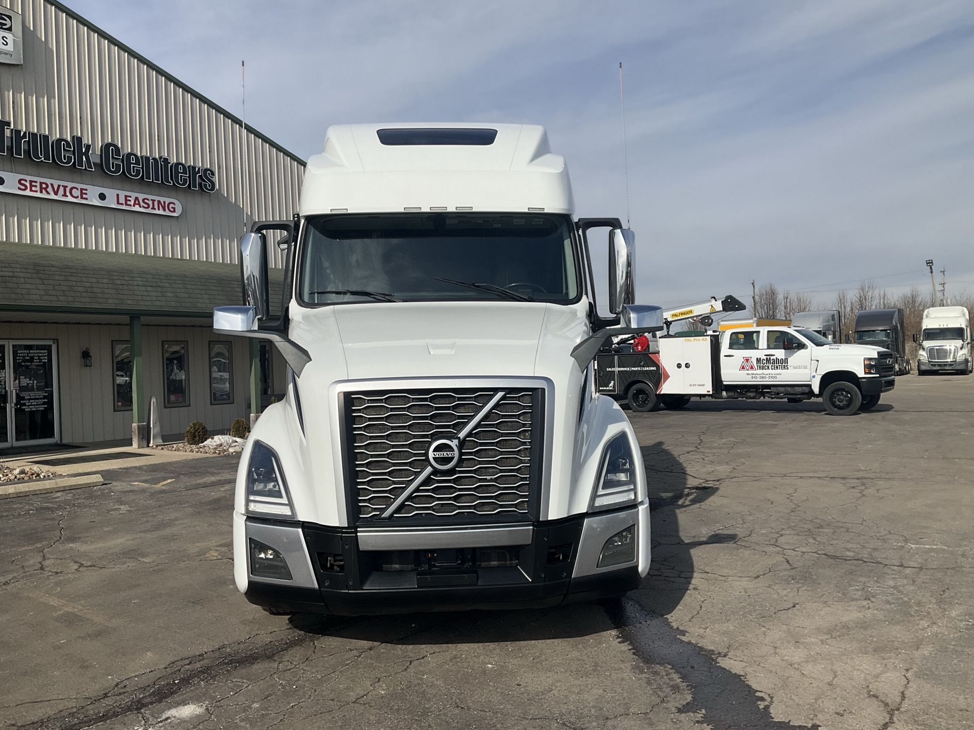 2022 Volvo - image 2