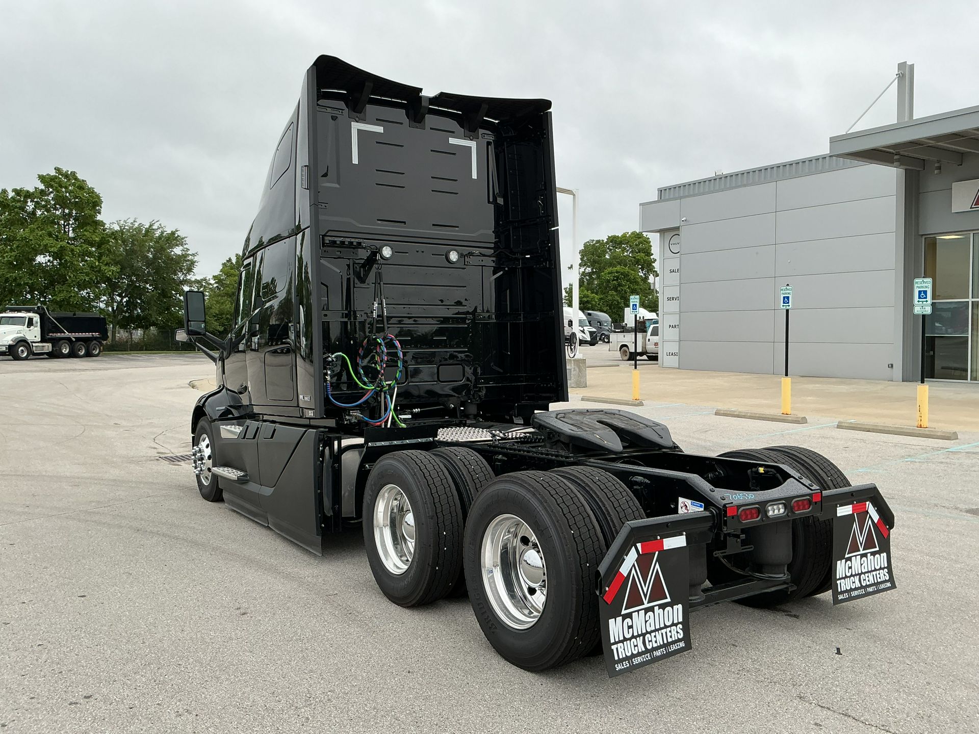 2026 Volvo - image 7