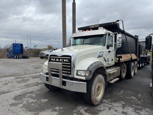 2020 Mack Granite - image 2