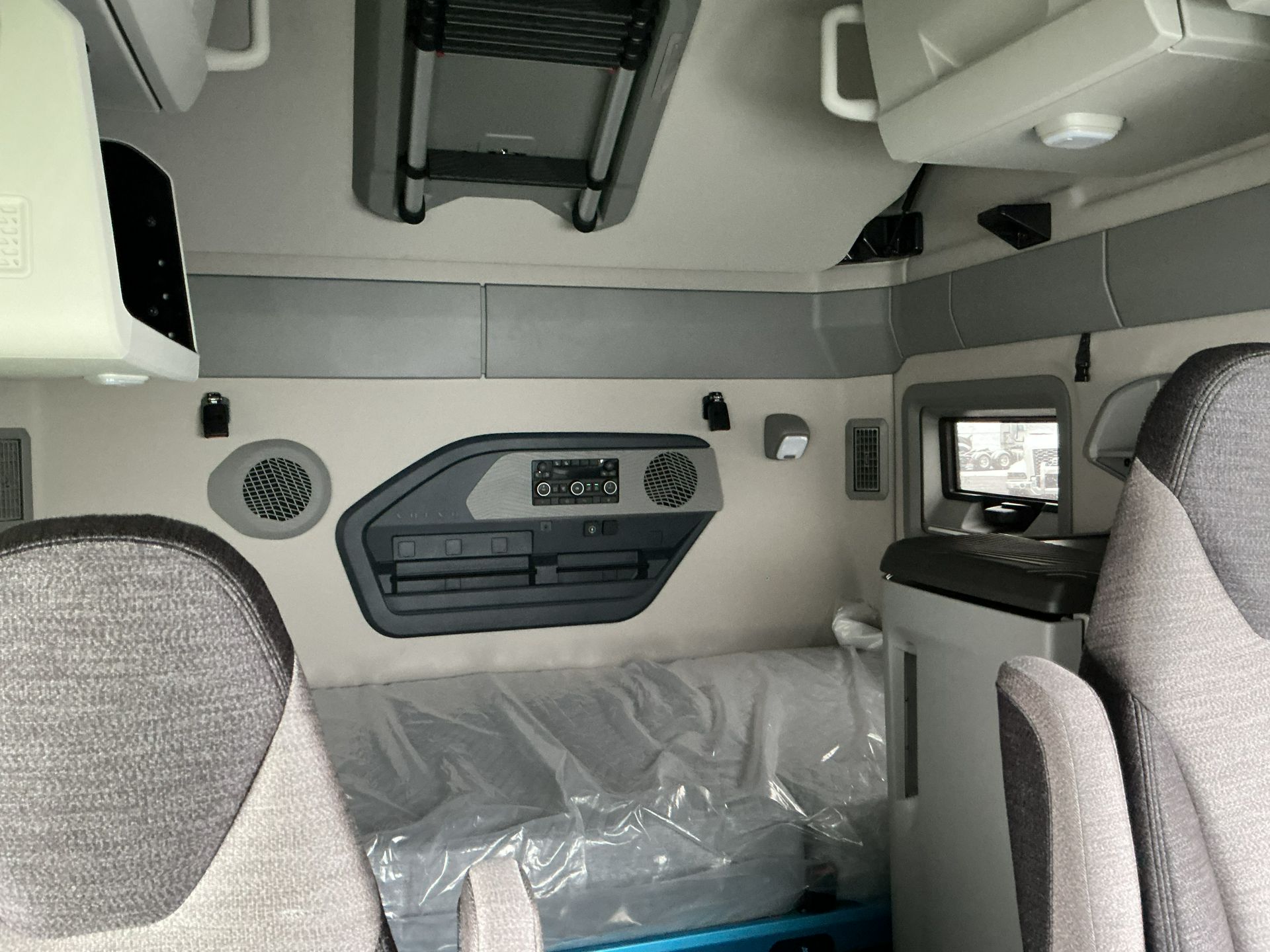 2026 Volvo - image 19