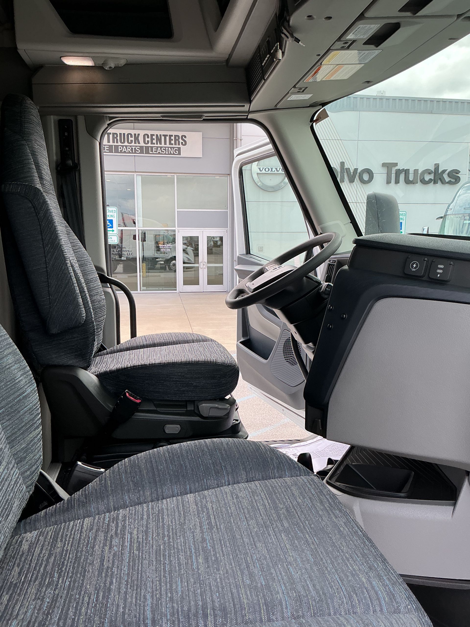 2026 Volvo - image 16