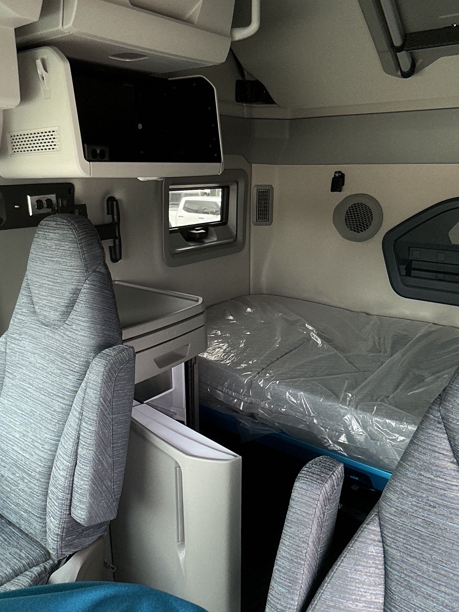 2026 Volvo - image 20