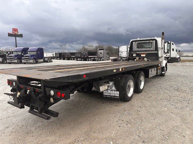 2018 Volvo - image 5