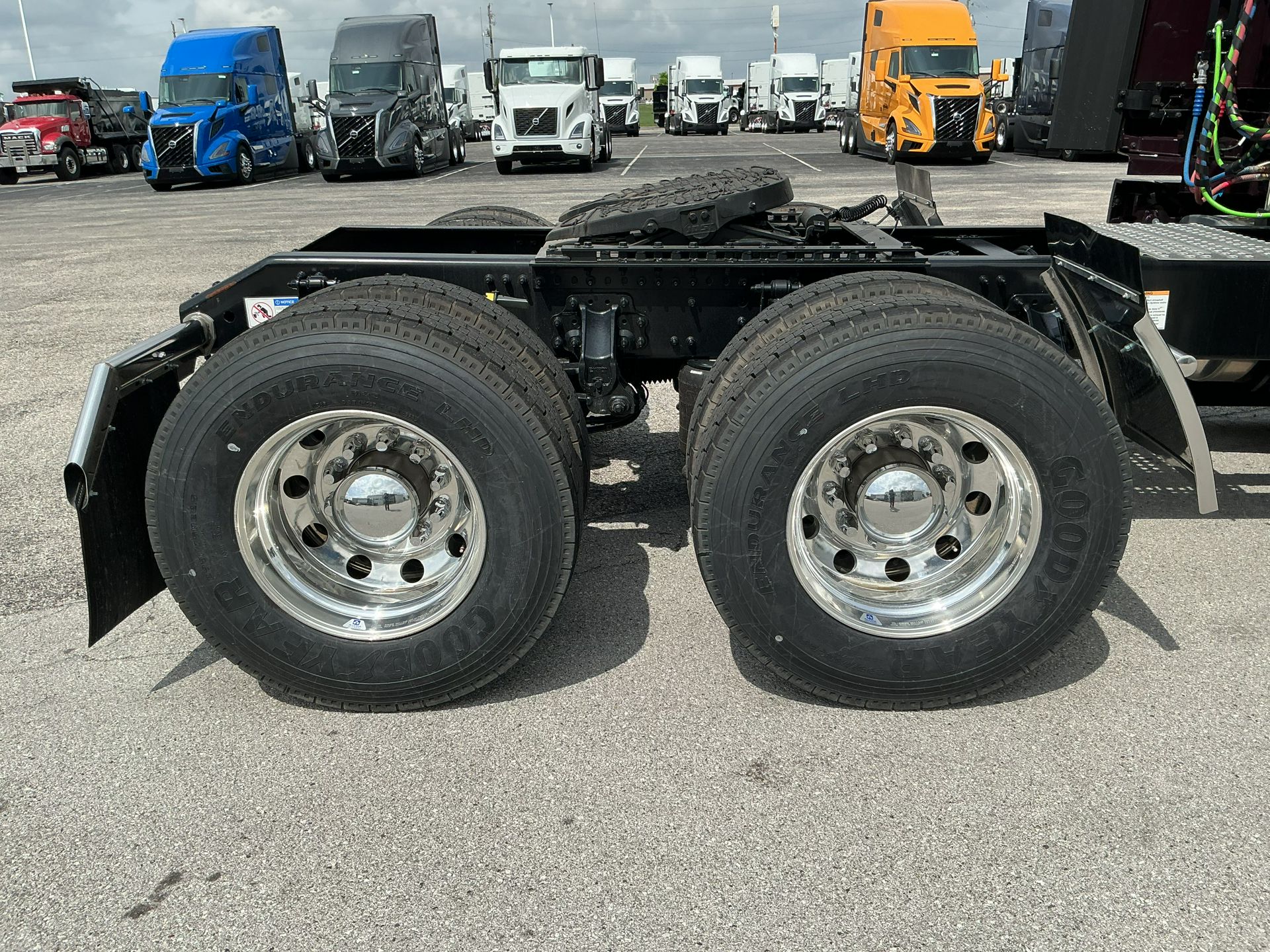 2025 Volvo - image 11