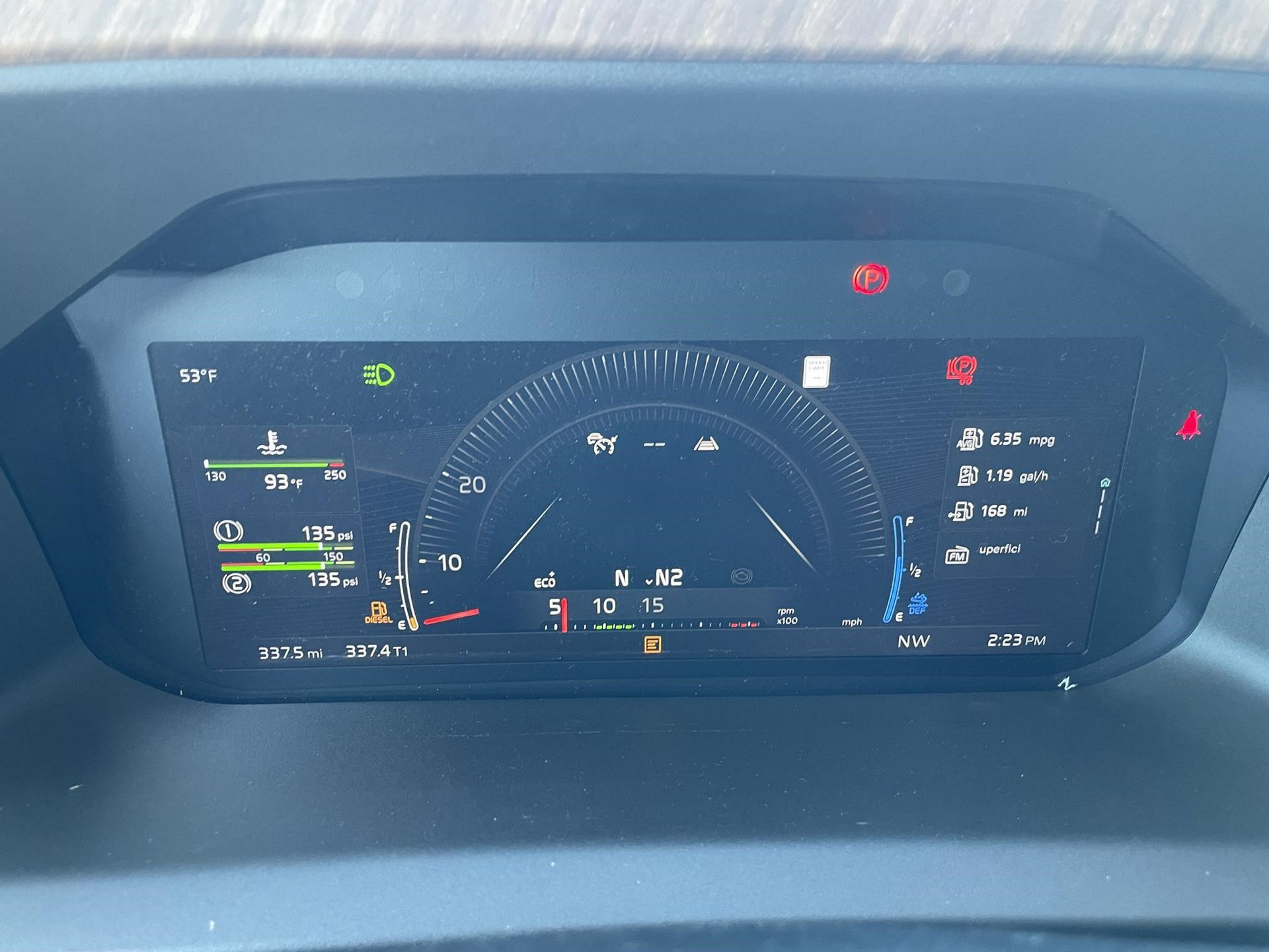 2027 Volvo - image 9