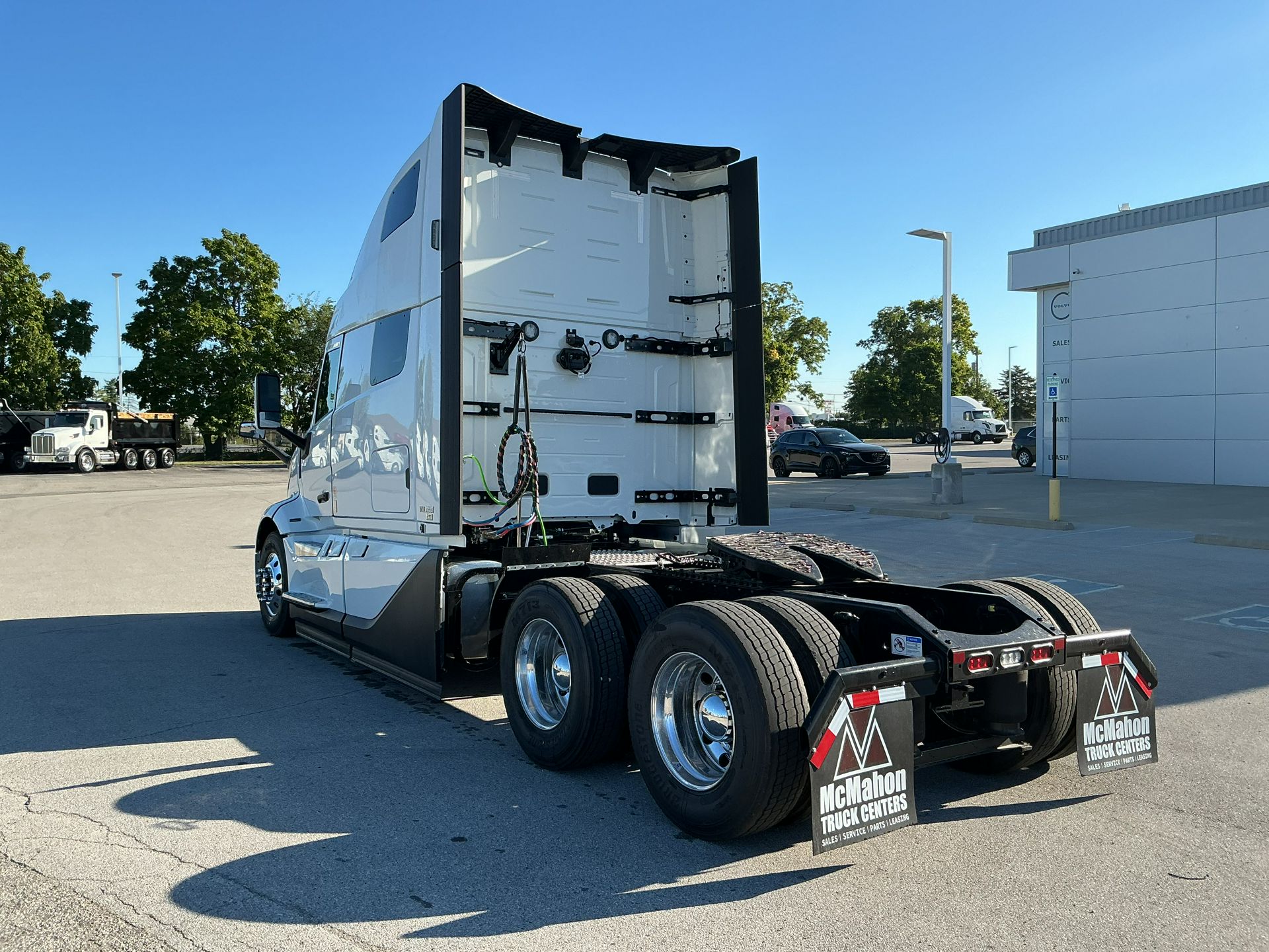 2026 Volvo - image 7