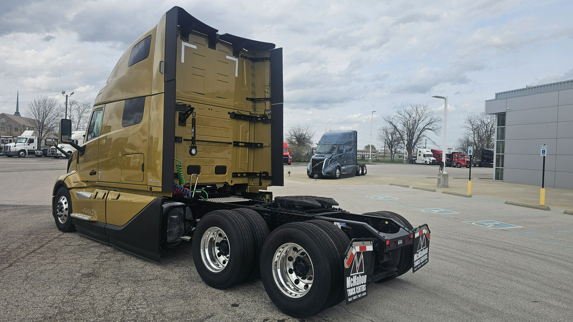 2026 Volvo - image 7