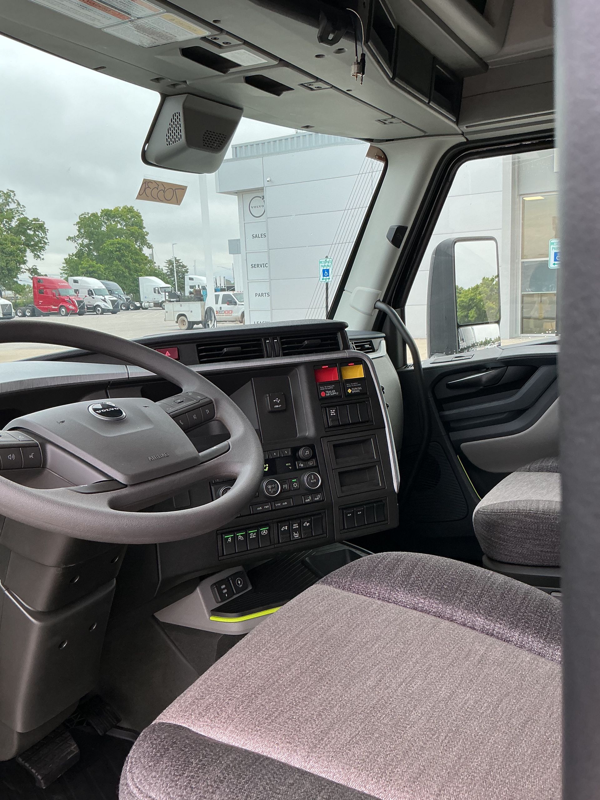 2026 Volvo - image 14