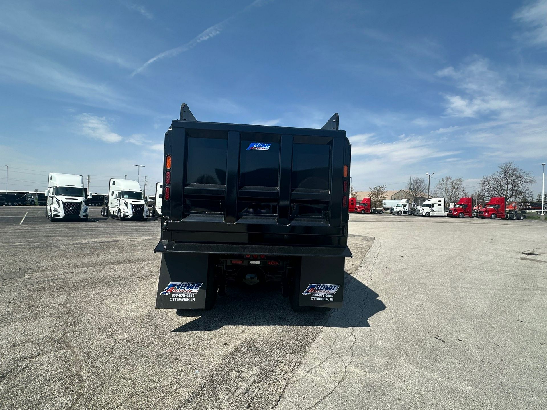 2025 Volvo - image 6