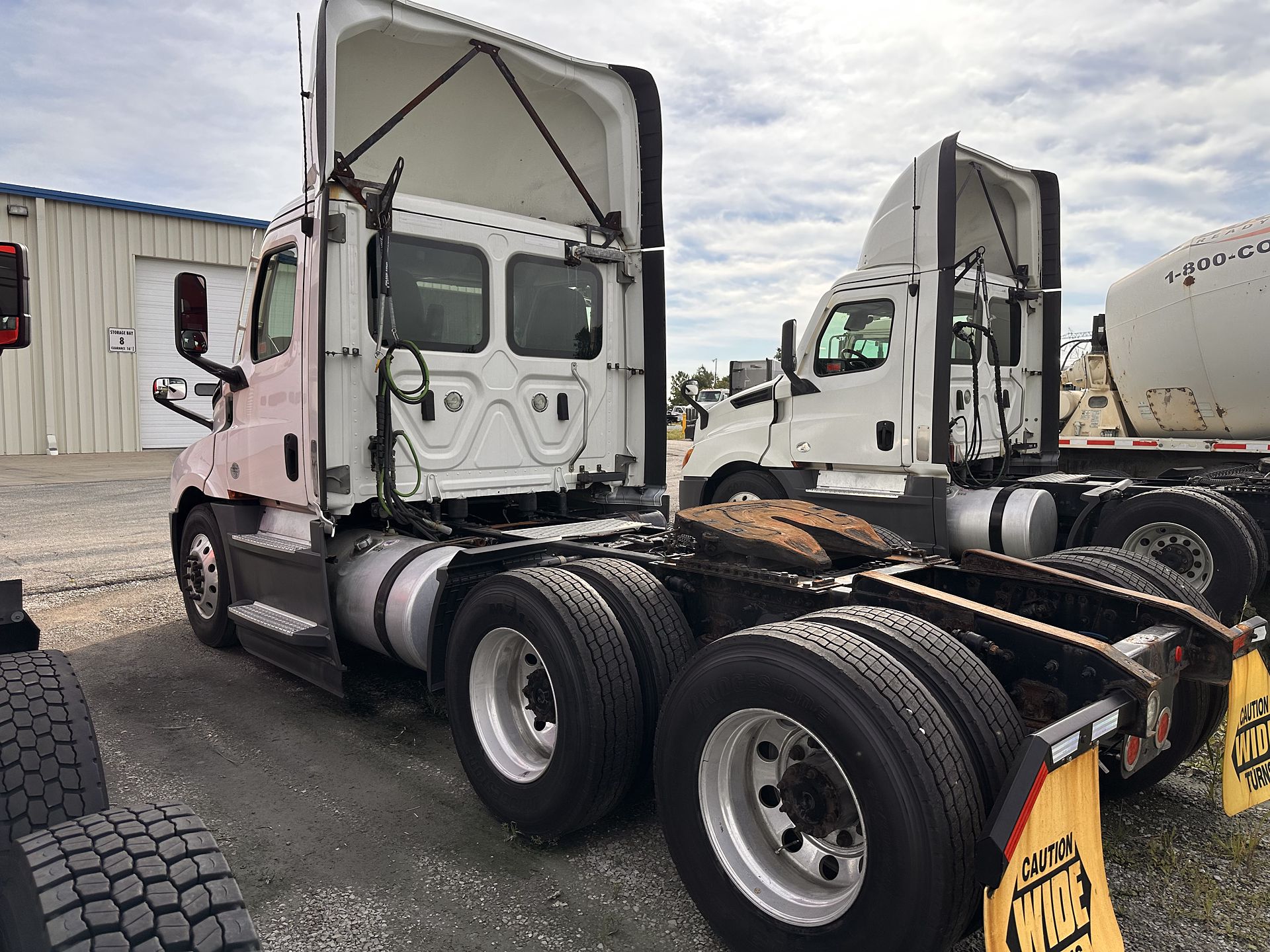2021 Freightliner Cascadia in Indianapolis, IN — photo 6
