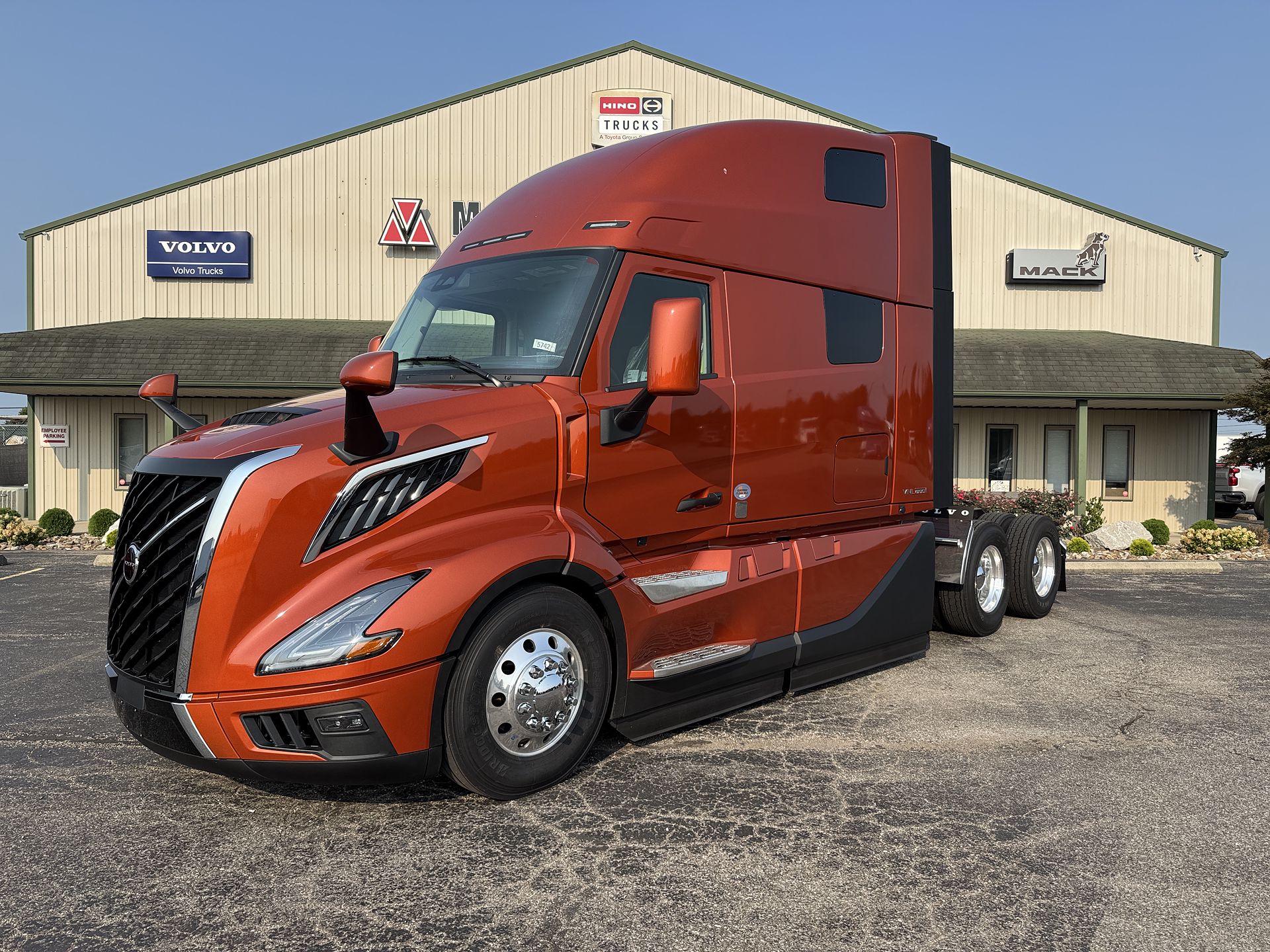 2027 Volvo VNL64T