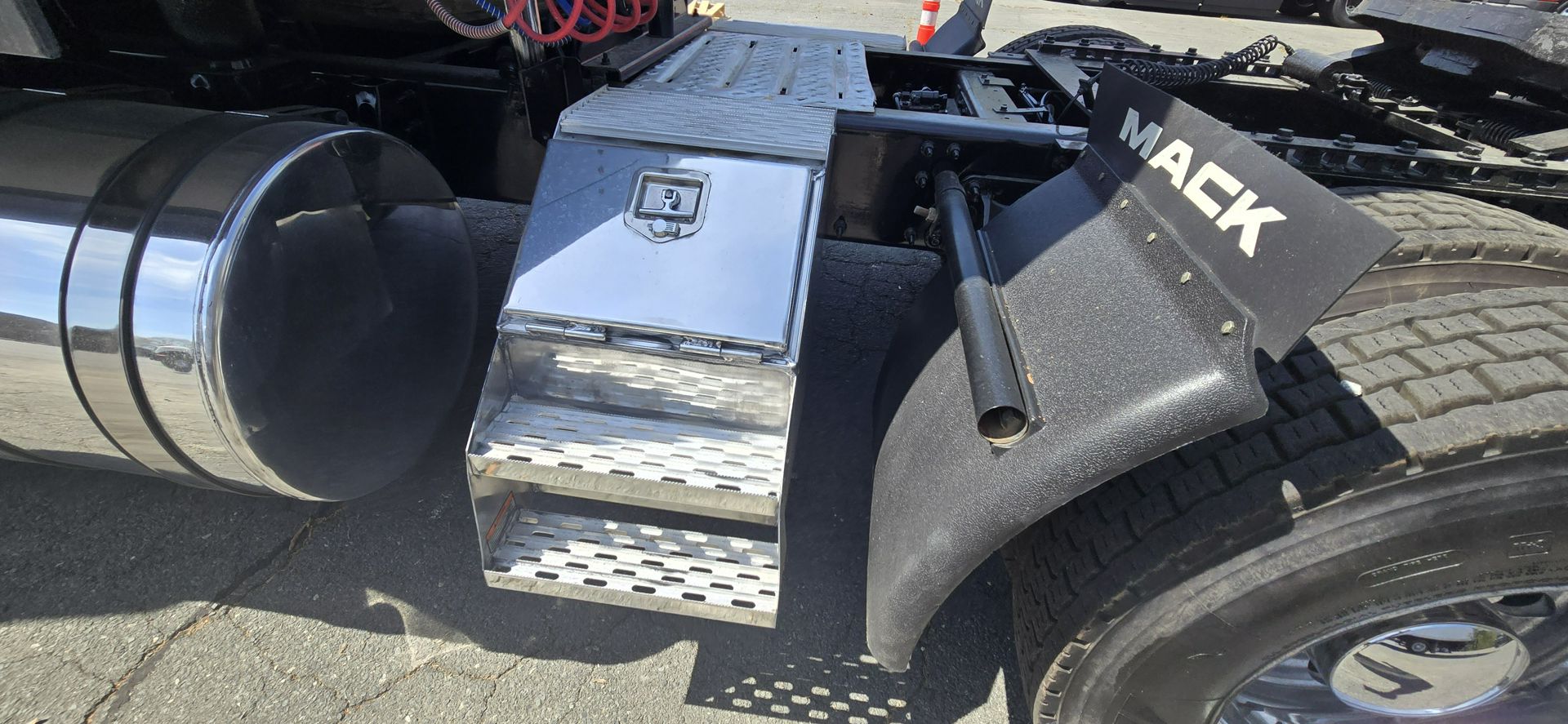 2020 Mack Anthem - image 20